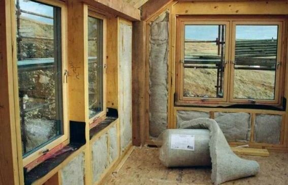 У нас сегодняв стены каркасных домов по ошибке закладывают утеплитель - отсюда и постоянные проблемы с такими домами