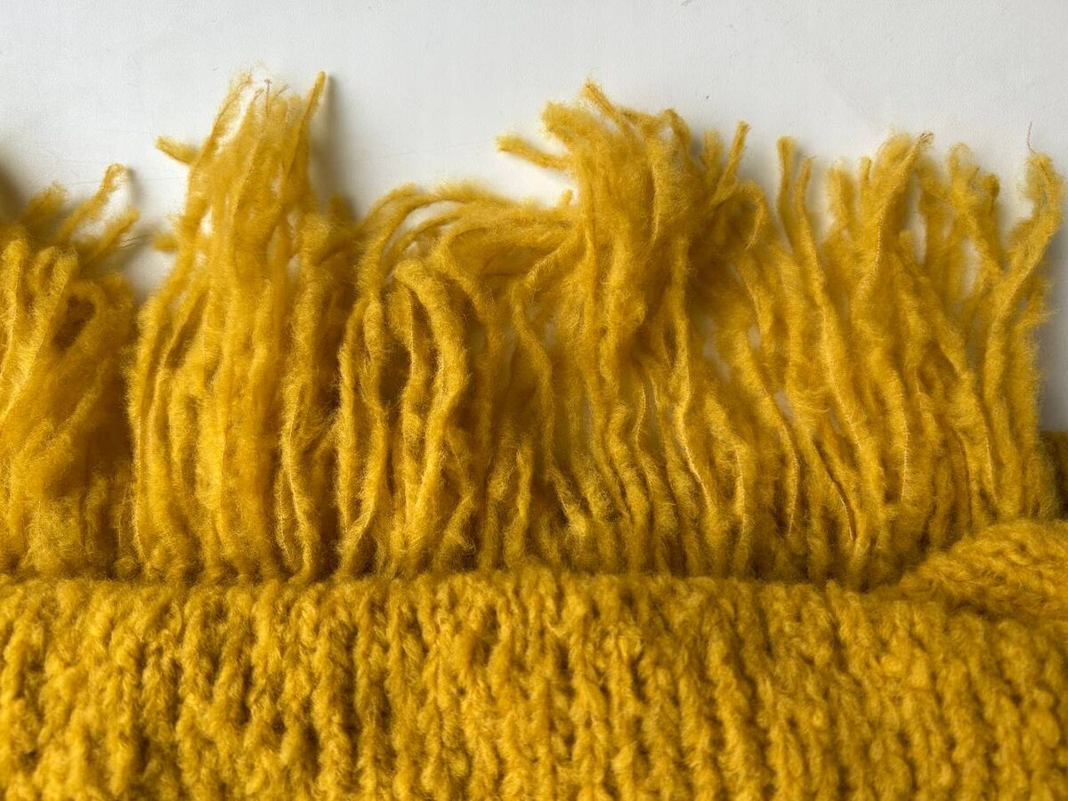 Как огонь или осенние листья.