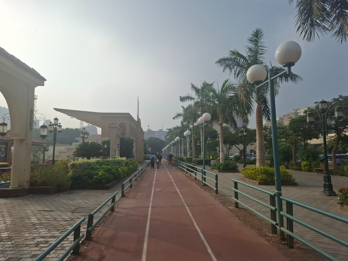 УТро в каирском клубе