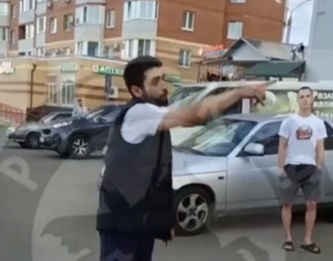 "1 звонок и мои братья приедут сюда"