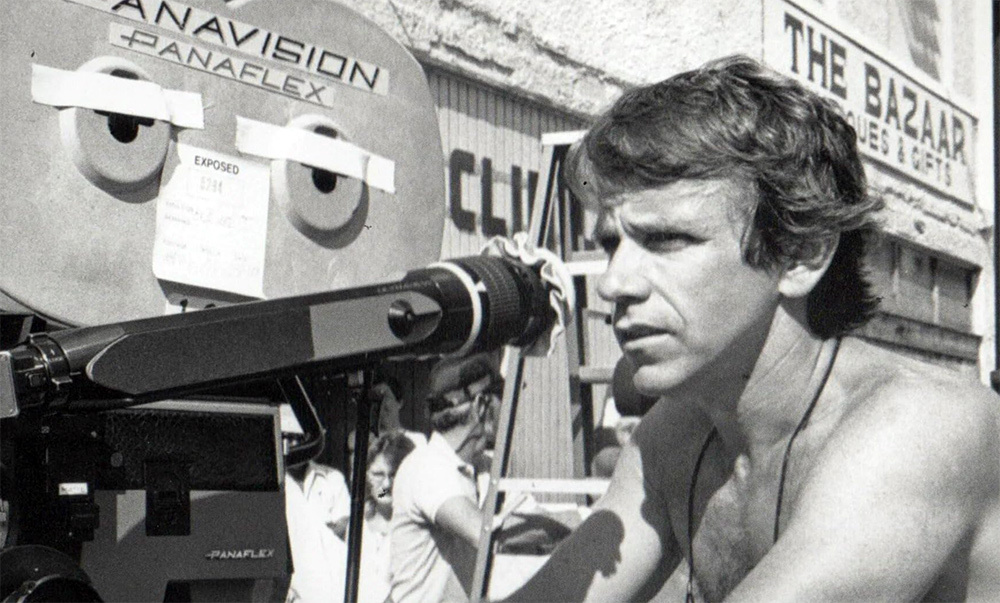 Шон С. Каннингэм доверил Крэвену режиссёрское кресло, занявшись продюсерской деятельностью