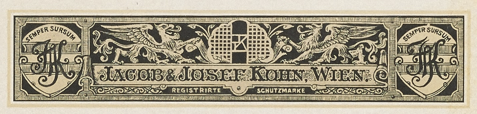 Название фирмы “J. & J. Kohn – Austria” выбито на каждом сиденье.
Вся мебель имеет следующую марку: (вставка с декоративной эмблемой) Jacob & Josef Kohn, Wien
