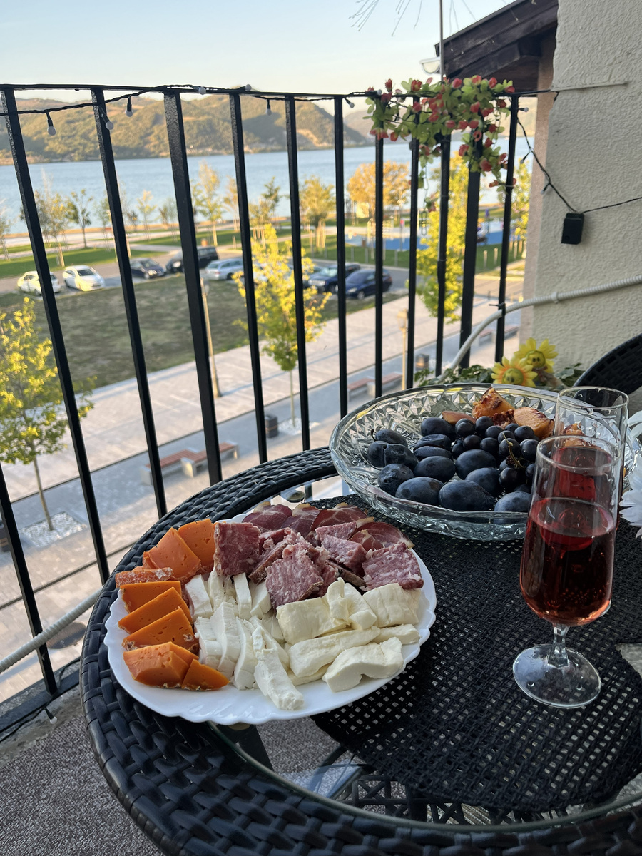 Ужин с видом на Дунай и Румынию