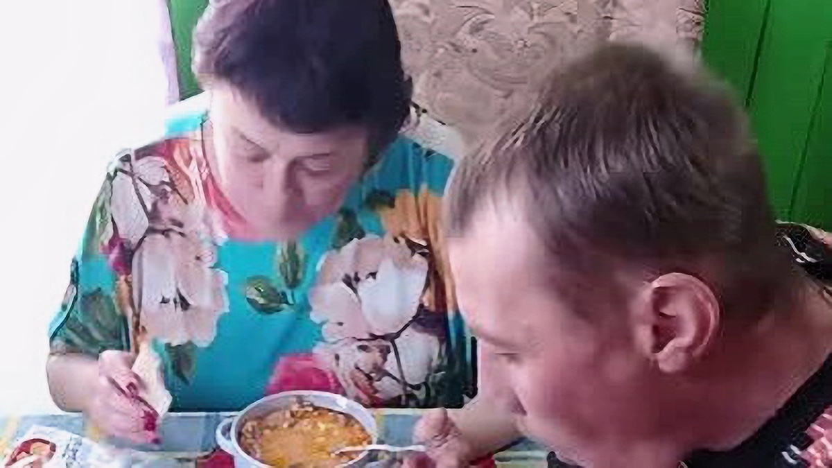 "Тарелочница" с ухажером 