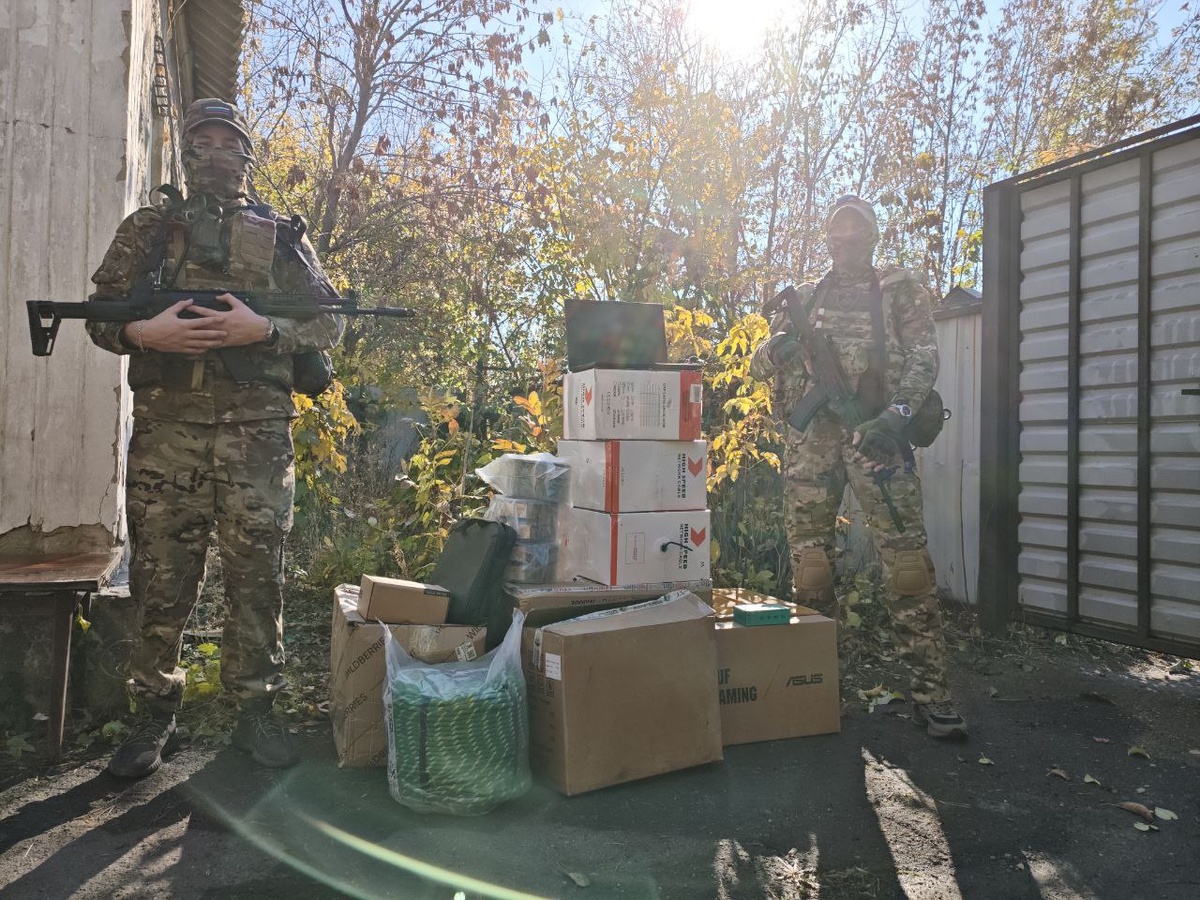 Электростанция, альп.снаряга, ноутбуки, кабеля и др.имущество связистам. 