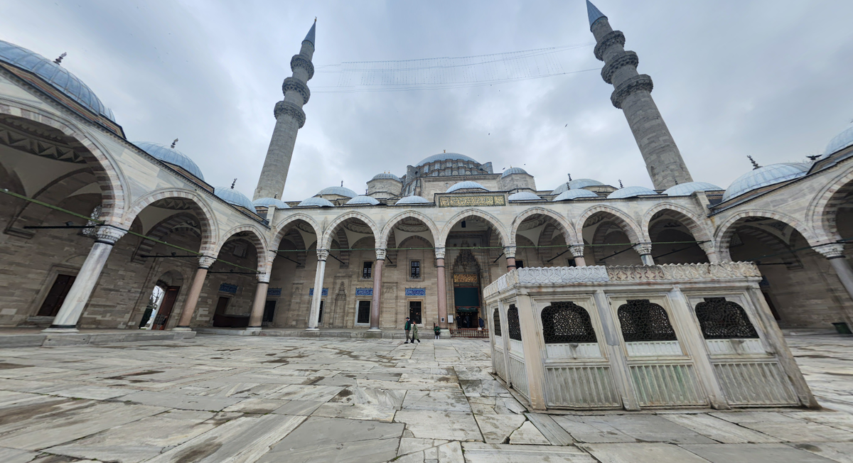 Внутренний двор мечети Сулеймание