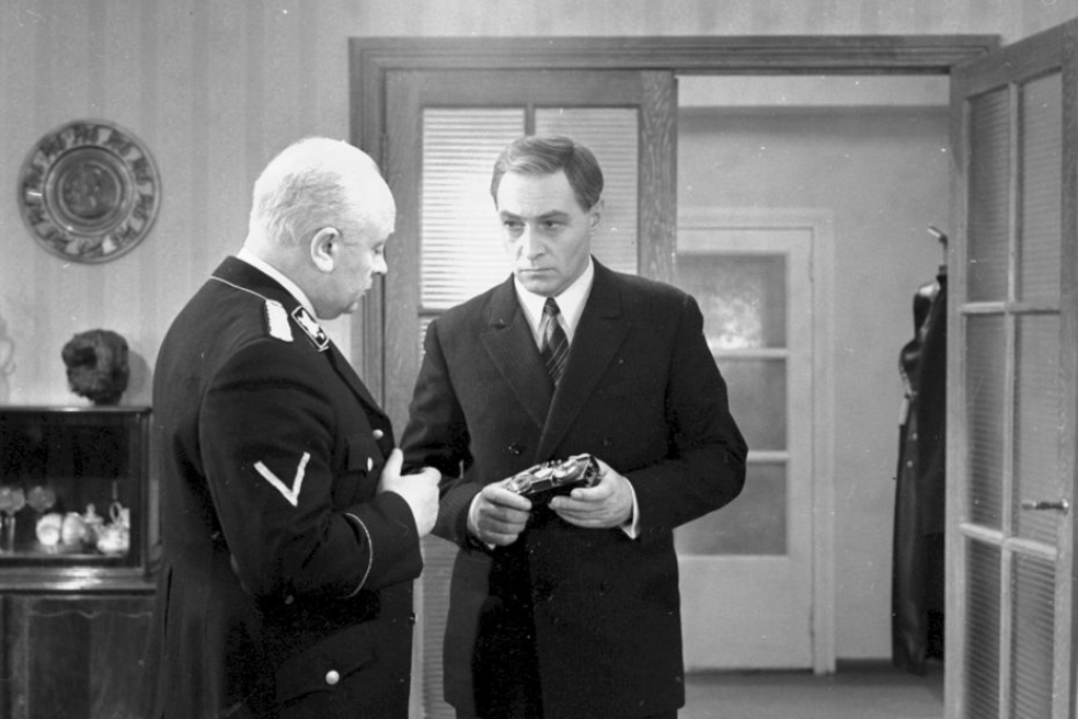 Кадр из фильма "Семнадцать мгновений весны". Штирлиц.