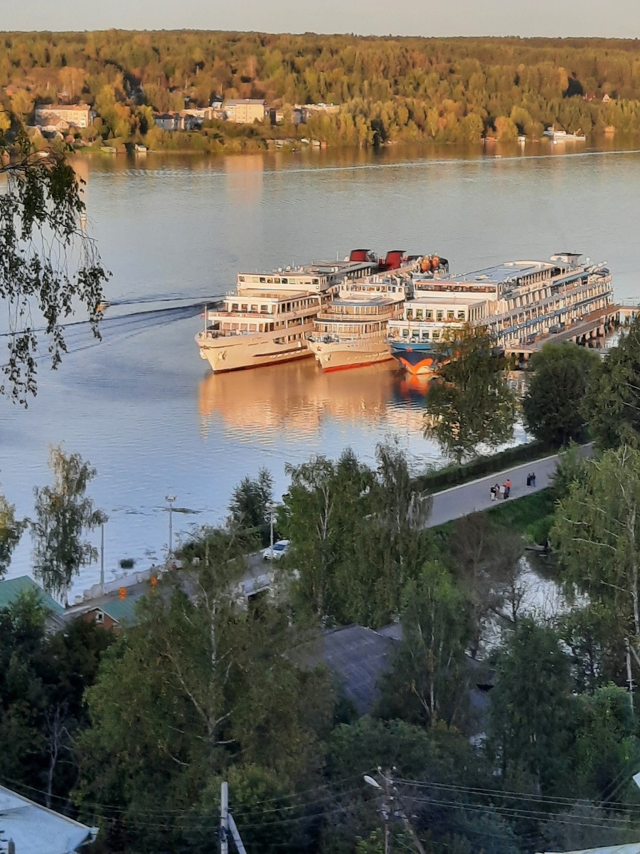 Вид на причал в Плёсе.