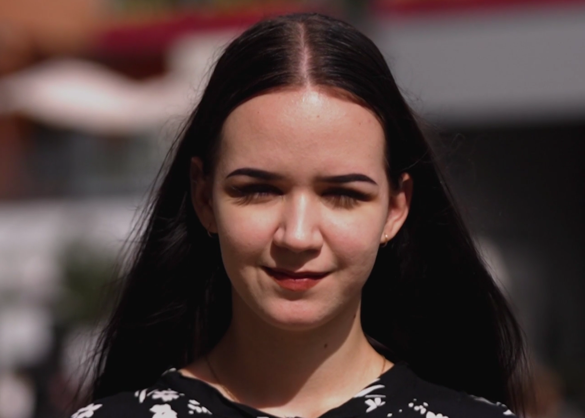 Студентка колледжа познакомилась с парнем в онлайн-игре. Скриншот видео: Телеканал Ю.