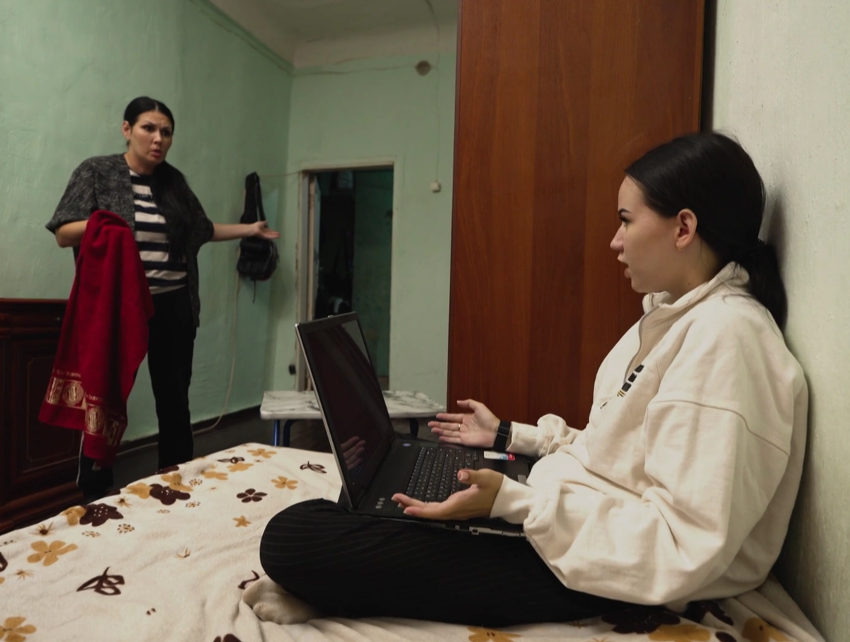 Между матерью и дочерью часто были конфликты. Скриншот видео: Телеканал Ю.