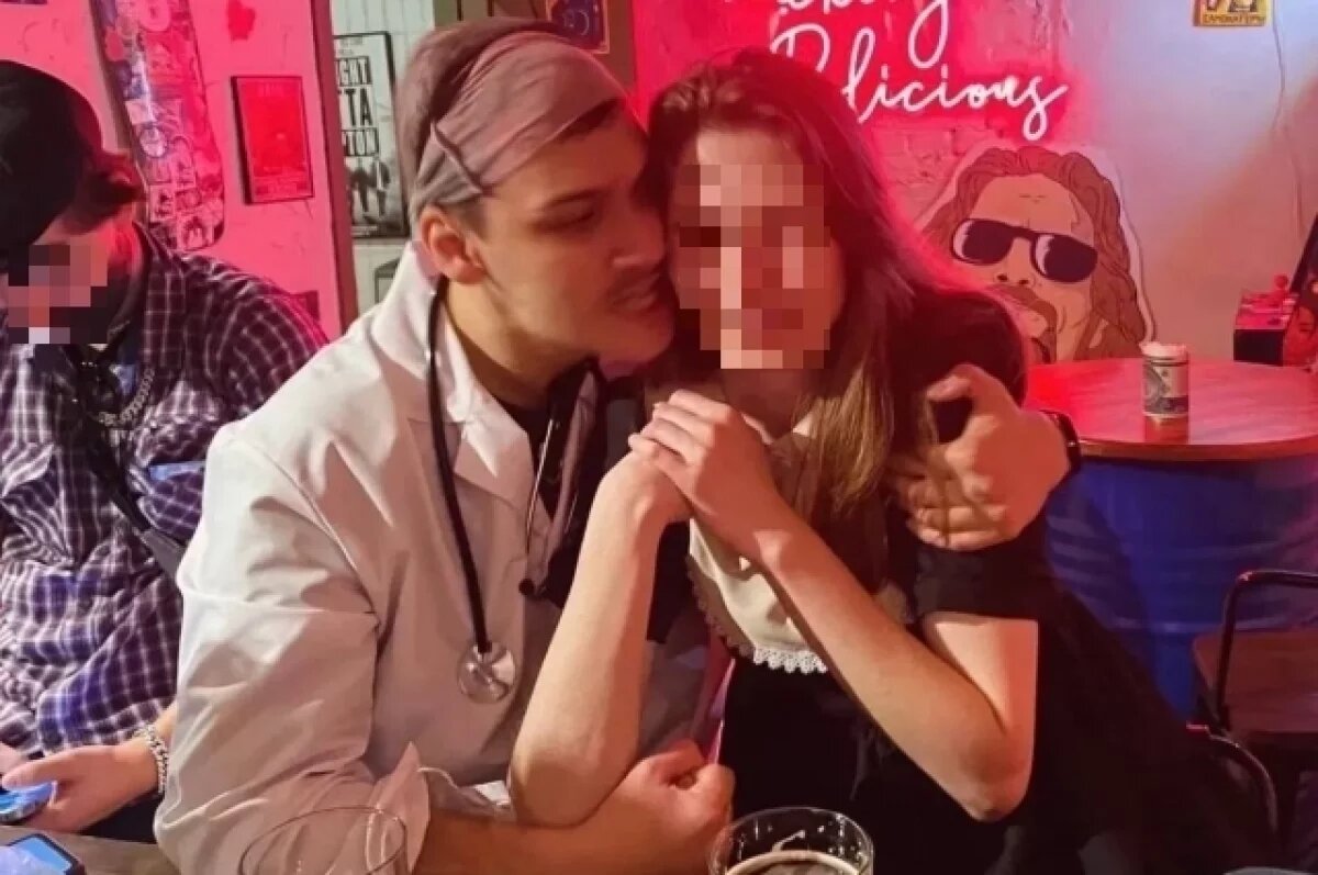    Сын Усольцевой похвастался, что потратил 13 тысяч в баре на Хэллоуин