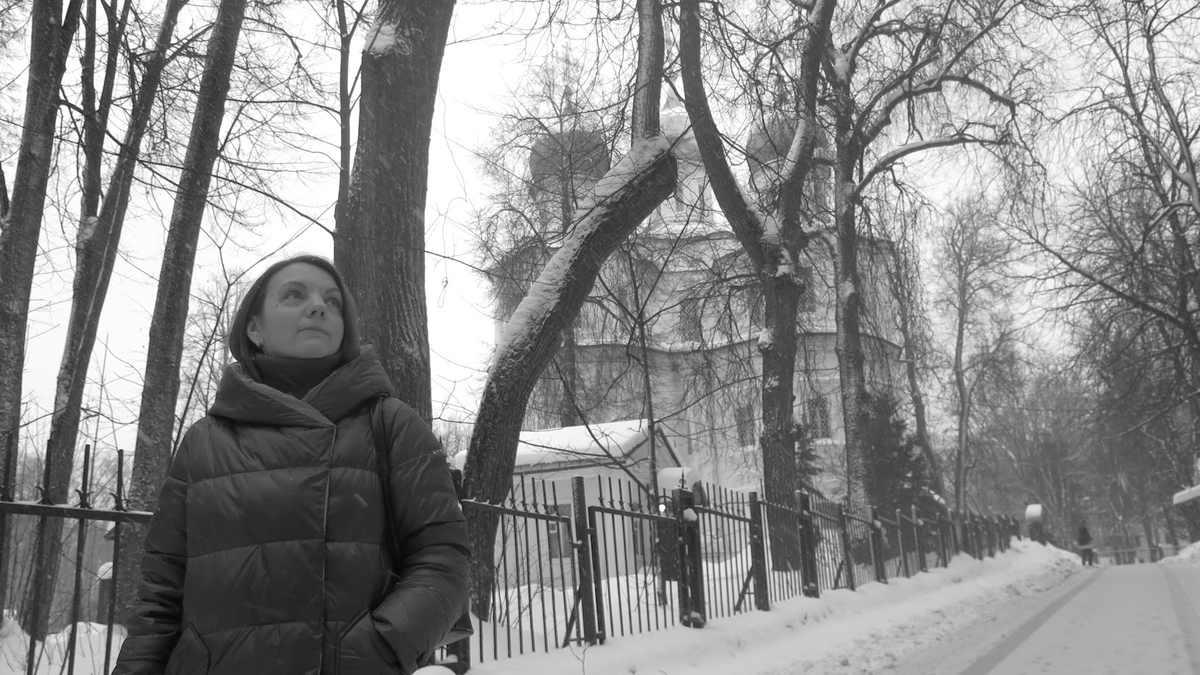 На прогулке в усадьбе Узкое, это как раз недалеко от дома