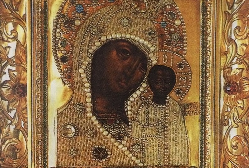 Какую молитву читать 4 ноября в праздник: "Избави всех с верою Тебе молящихся от падений греховных, от всяких искушений и бед"