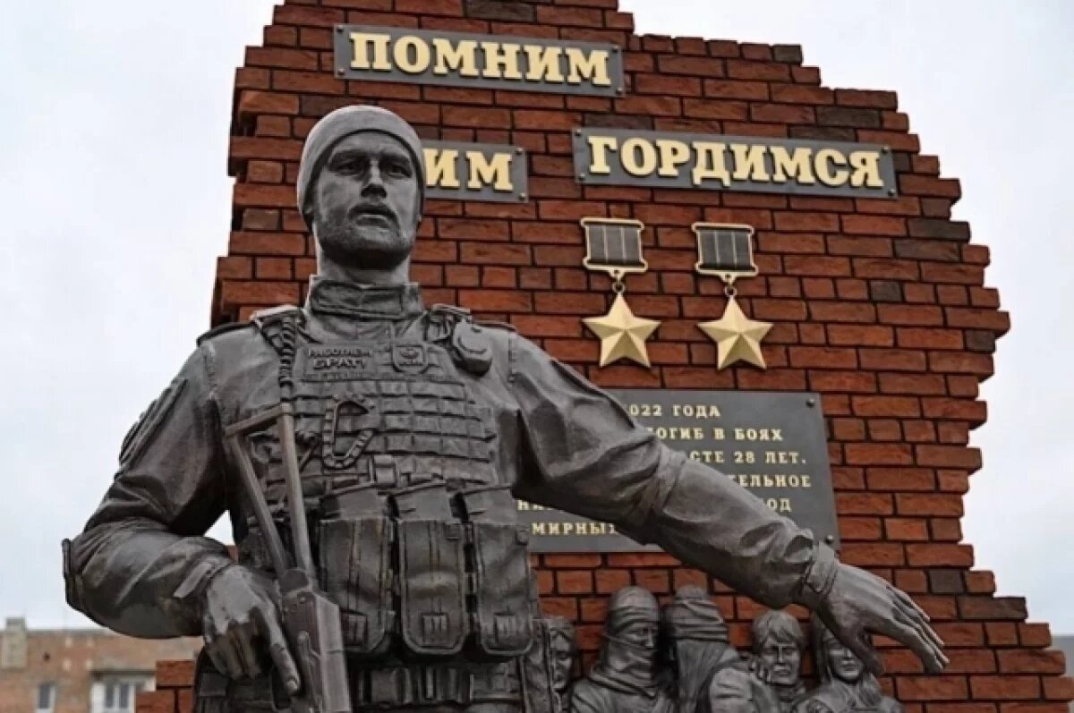    В Волновахе открыли памятник Герою России Владимиру Жоге