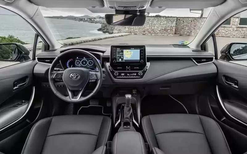    Интерьер Toyota Corolla