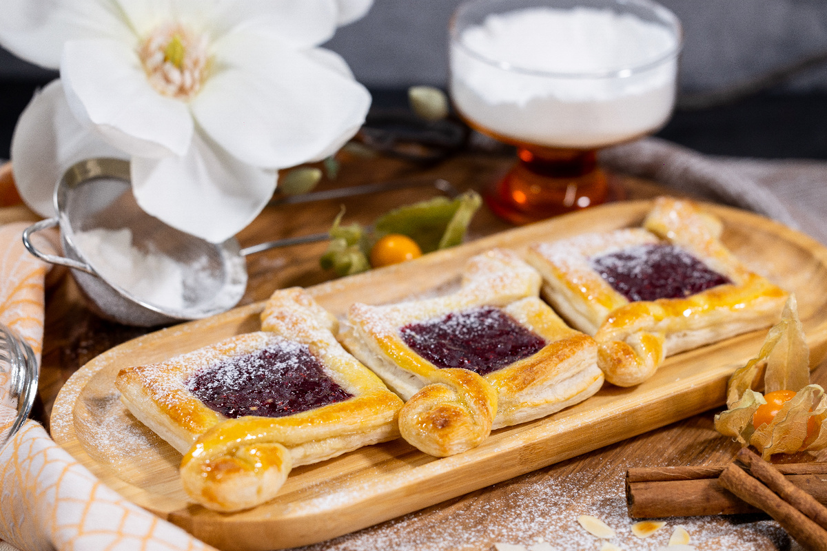 Слойка с клюквой