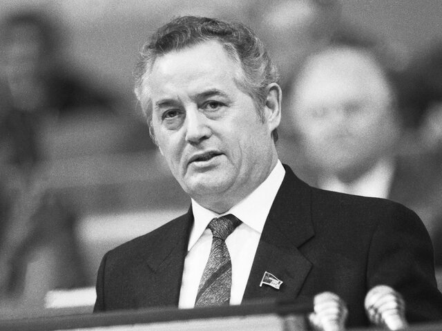    Фото: ТАСС/Владимир Мусаэльян; Эдуард Песов