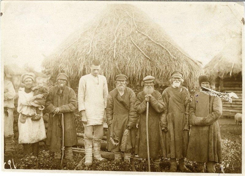 Деревня Старая Самаевка Краснослободского уезда. Типы мужчин мордвы-мокши. 11.07.1923 г. Источник фото https://goskatalog.ru/portal/#/collections?id=43221619 
