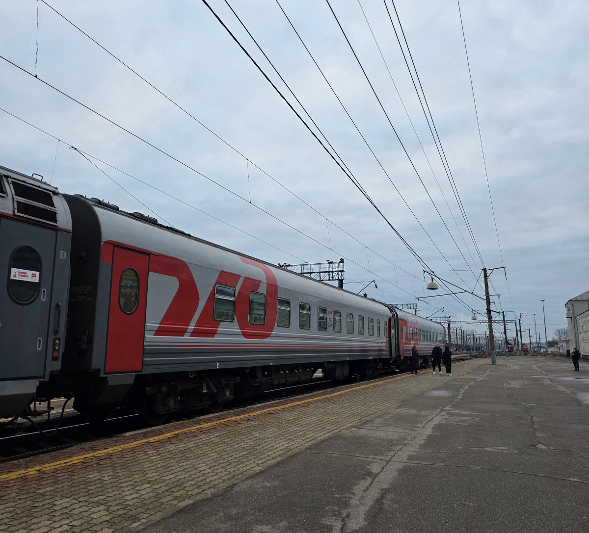 Ездили с Сергеем утром 30 октября к поезду. Сестра Валя с мужем возвращались от Шурочки 