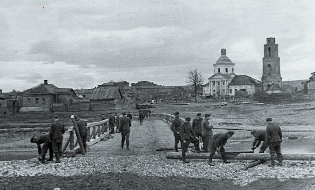 Советские солдаты, попавшие в плен под Харьковом. Март, 1943 г.