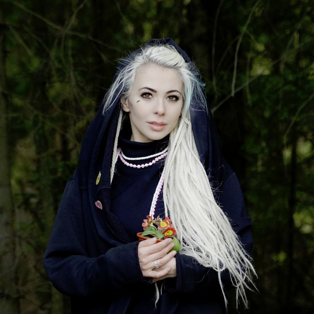 Фото из открытых источников: Tokio Hotel — Monsoon (cover by Ai Mori).