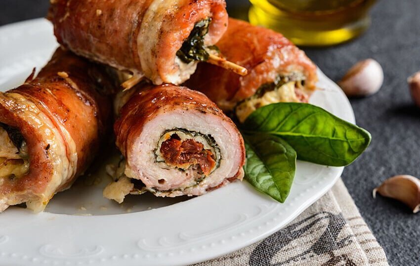 Рулетики из свинины в духовке: Бюджетный ужин, который выглядит как в ресторане. Секрет сочной начинки!