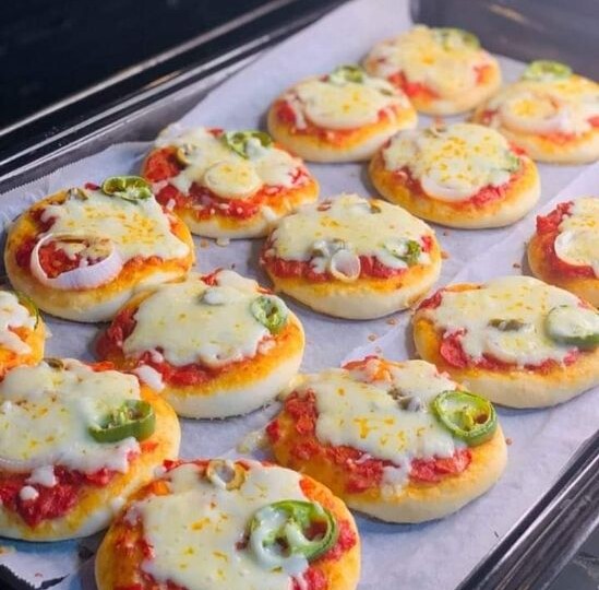 Мини-пицца в духовке: Спасаем вечеринку, детский праздник и внезапный голод. Тесто, которое всегда получается!