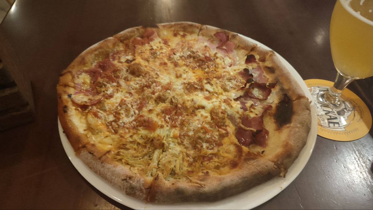 Пицца с различными вкусностями