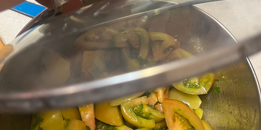 САЛАТ ИЗ ЗЕЛЁНЫХ ПОМИДОРОВ