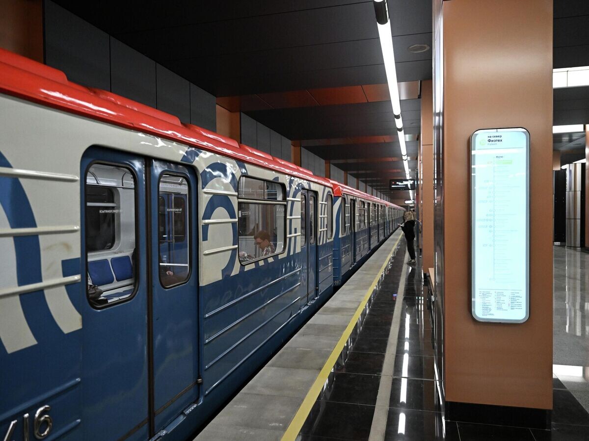    Станция "Лианозово" Люблинско-Дмитровской линии московского метрополитена© РИА Новости / Григорий Сысоев