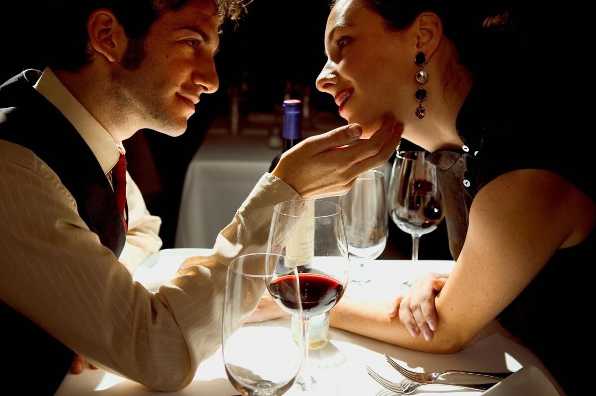 Ты видишь, я здесь, с тобой, а не с ней