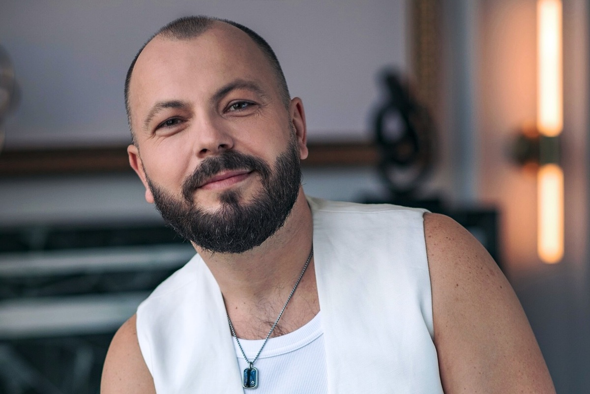     «Я стал оберегать сына»: Ярослав Сумишевский рассказал, как изменилась его жизнь после гибели жены