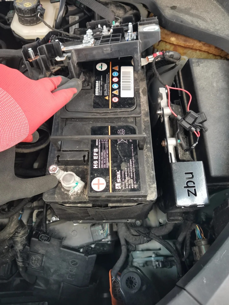 Через 2–3 недели простоя аккумулятор может разрядиться до нуля — и вы просто не откроете машину.