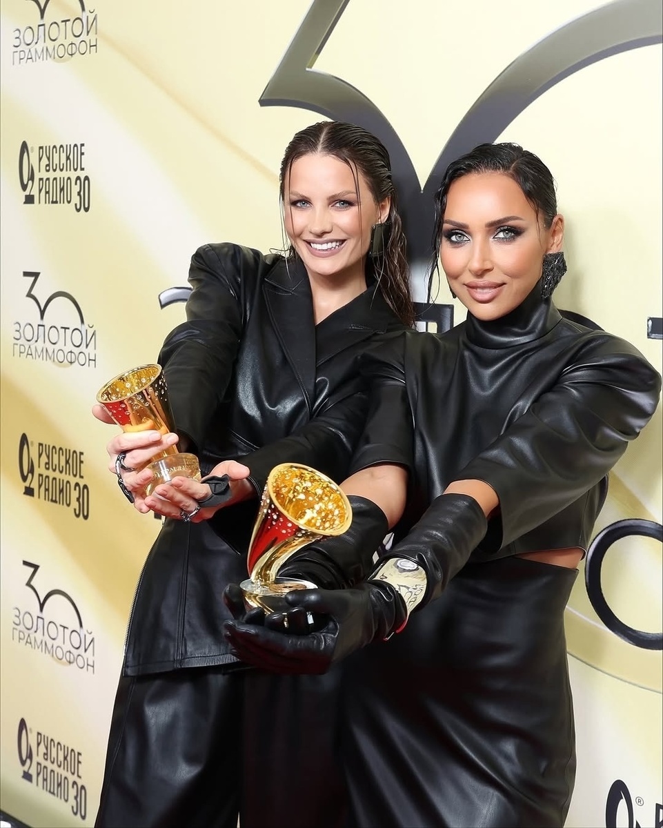 Фото организаторов премии из соцсетей «Золотой Граммофон»: Ева Власова и Алсу