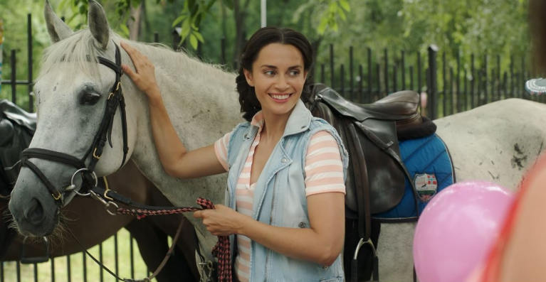 Кадр из сериала "Беззащитное сердце" (2021)