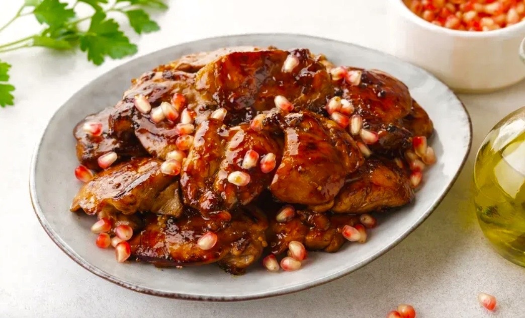 Рагу из индейки с овощами и пряным рисом.