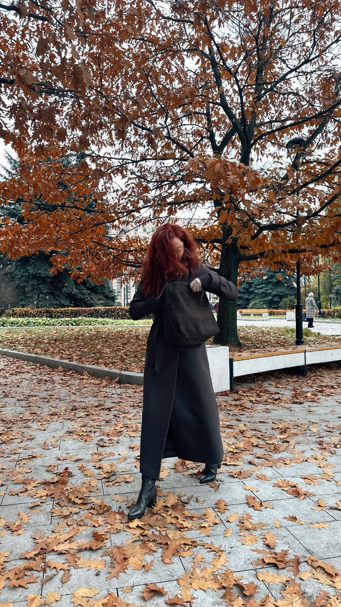 В ноябре деревья сбрасывают с себя последние золотые листья и засыпают до весны. Отдых — это тоже действие. Просто мы, в отличие, от деревьев до весны спать и копить силы не можем, а значит будем подзаряжаться другим способом. 