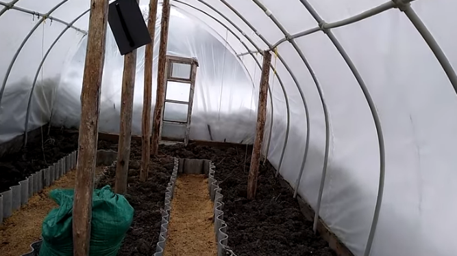 Правильная подготовка — подпорки установлены, двери зафиксированы открытыми