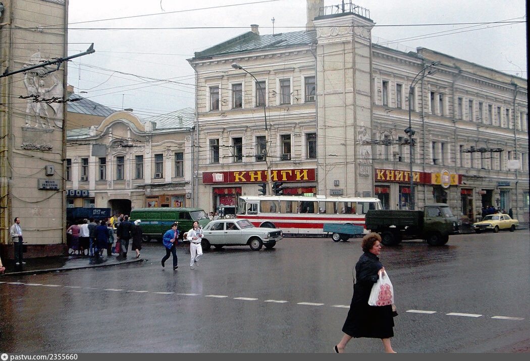 С сайта www.pastvu.com. Автор:Edward Tenny 1990 год