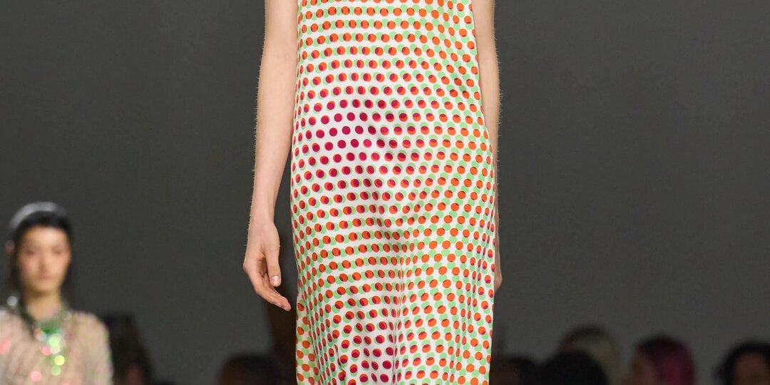 Коллекция Dries Van Noten весна 2026: оптика юности в ритме цвета