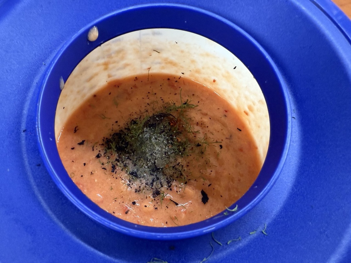 Сальморехо в процессе приготовления.