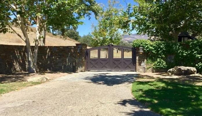 Инсайдер предупредил, что состояние Майкла Джексона может сократиться на 400 миллионов долларов из-за возможных выплат и споров с Налоговой службой.