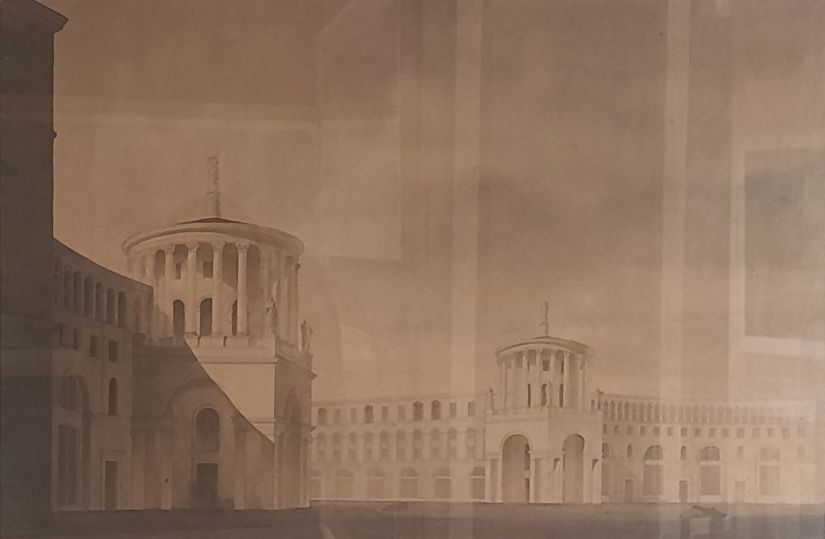 Г. П. Гольц, С. С. Райтман. Проект восстановления и реконструкции Смоленска. Начало главной магистрали. Перспектива. 1944–1946 гг. Бумага, карандаш, акварель, тушь. Хранится в Государственном научно‑исследовательском музее архитектуры имени А. В. Щусева. Фото: К. Тихонова. Экспозиция выставки «Архитектура памяти». Смоленск, ноябрь 2025 г.