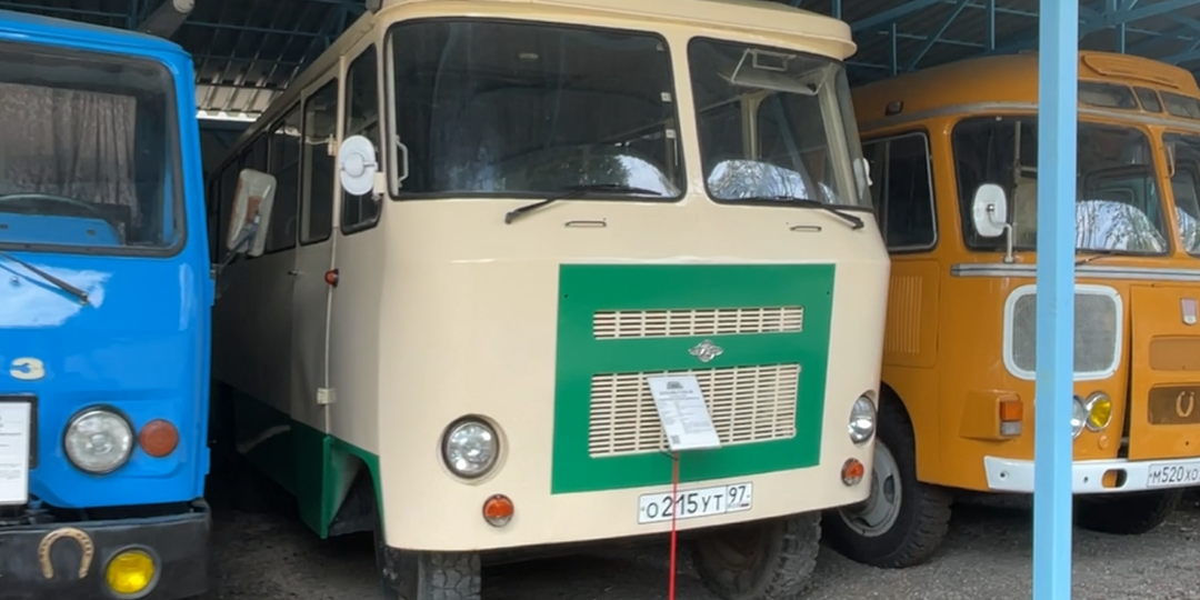 Не рейсовый автобус «Кубань» начали выпускать на мебельной фабрике, изделие считалось как спецтехника и тогда было не до безопасности