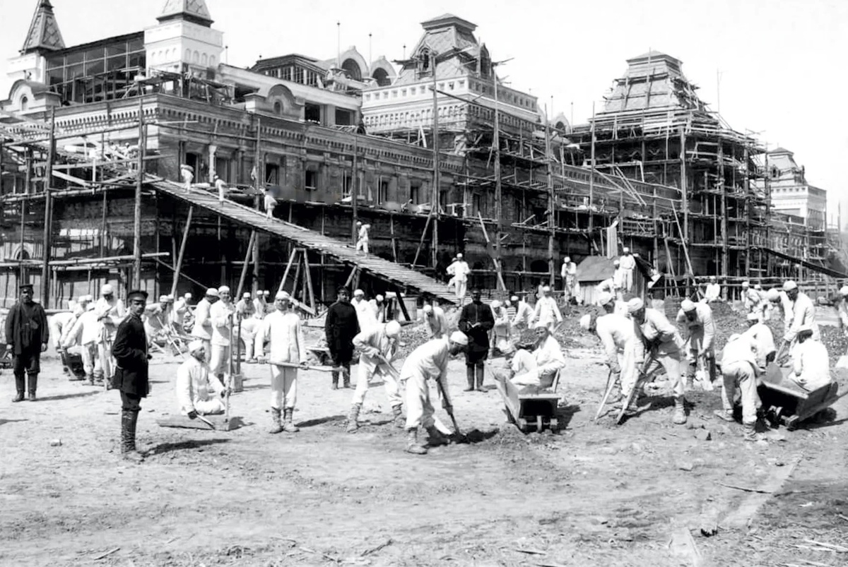 Строительство Главного ярмарочного дома.