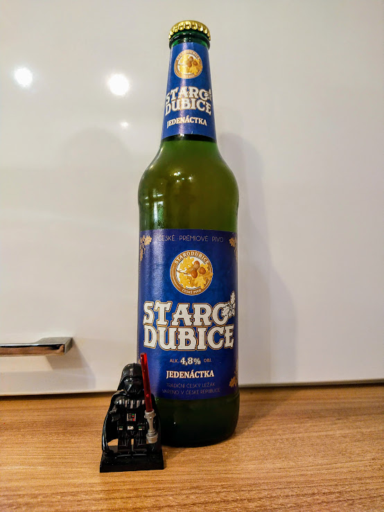 Синий цвет подходит любому алкогольному напитку)))