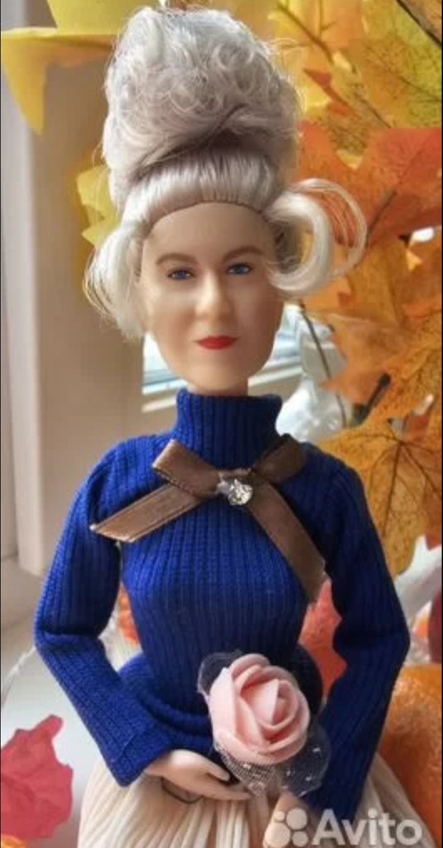 Милейшая подделка под   Елизавету II.  Фото с авито.