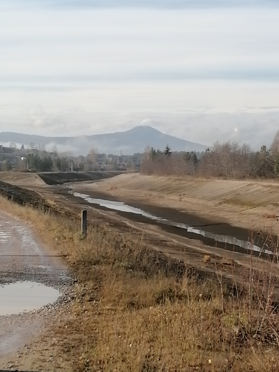 Речка Вагран впадает в Колонгу после закрытия шлюзов. 
