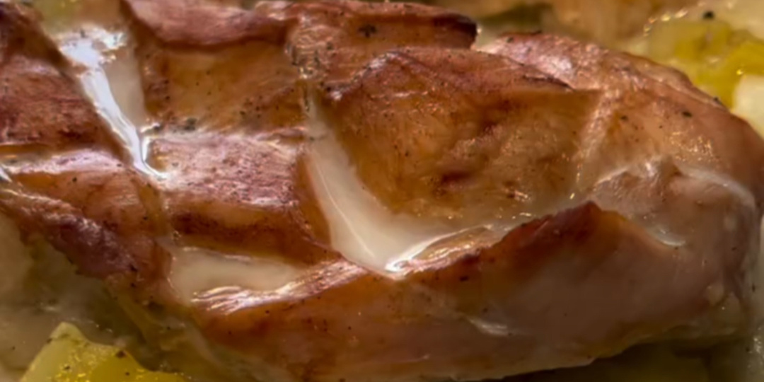 Что, если я скажу вам, что обычная куриная грудка и картошка могут стать шедевром? Всё дело в волшебном соусе!