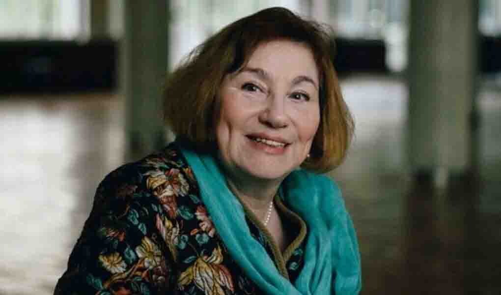 Автор книги "Недрогнувшей рукой" Елена Сергеевна Холмогорова